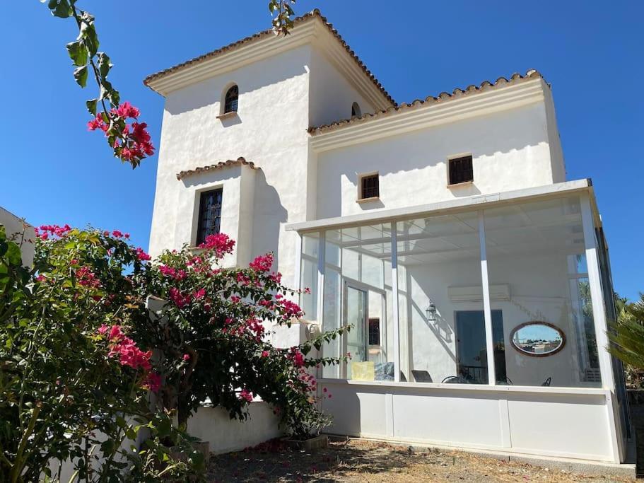 Castle Tower Ground Floor Apartment In Rural Holiday Park 'Cezanne' Tolox Eksteriør bilde