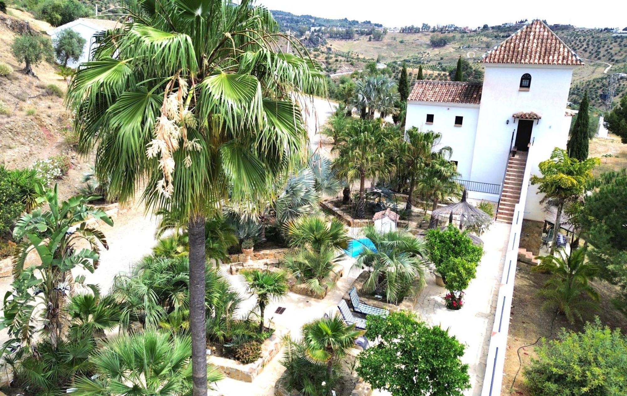 Castle Tower Ground Floor Apartment In Rural Holiday Park 'Cezanne' Tolox Eksteriør bilde
