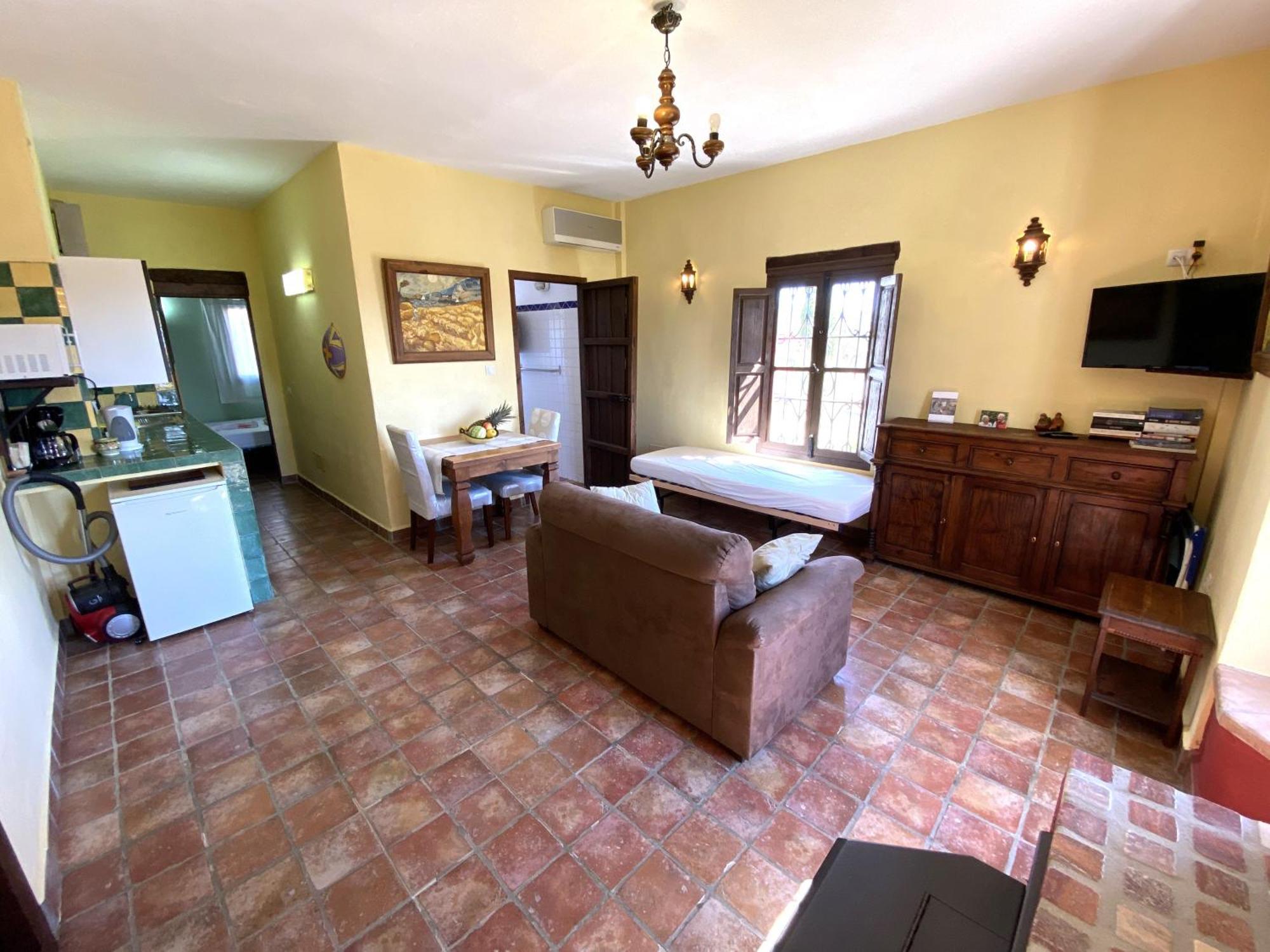 Castle Tower Ground Floor Apartment In Rural Holiday Park 'Cezanne' Tolox Eksteriør bilde