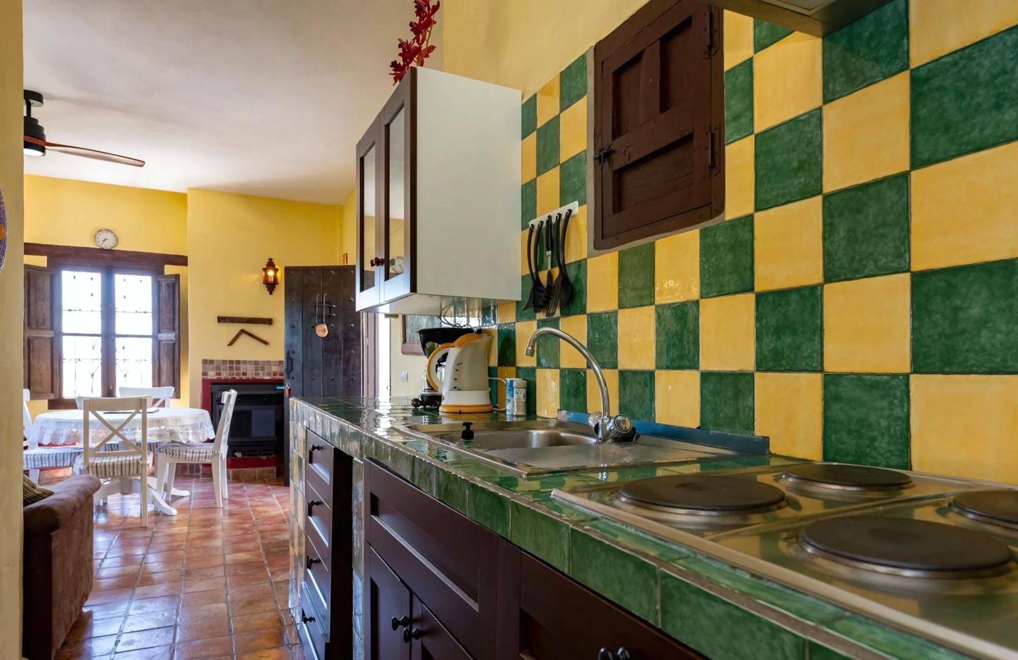 Castle Tower Ground Floor Apartment In Rural Holiday Park 'Cezanne' Tolox Eksteriør bilde