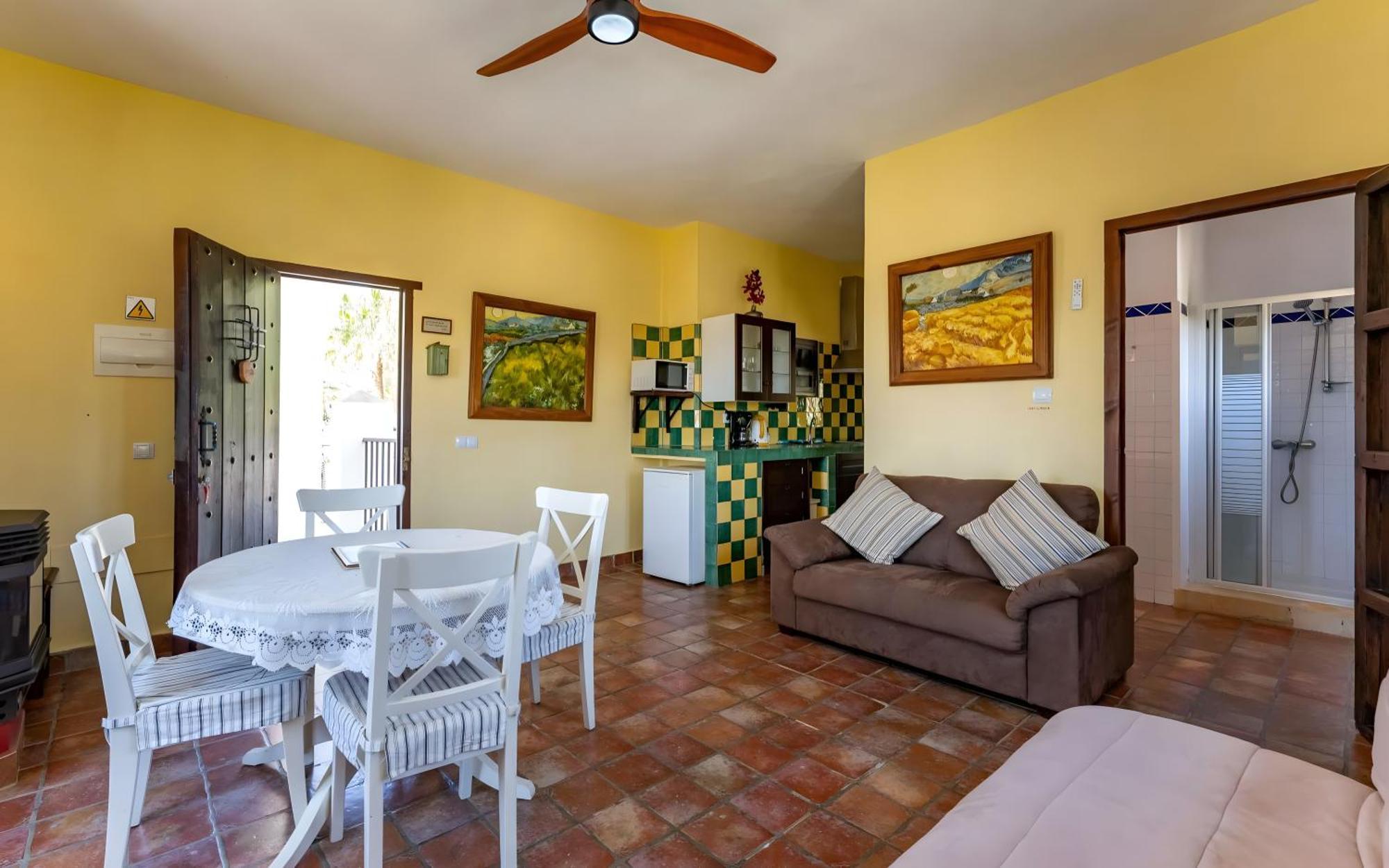 Castle Tower Ground Floor Apartment In Rural Holiday Park 'Cezanne' Tolox Eksteriør bilde