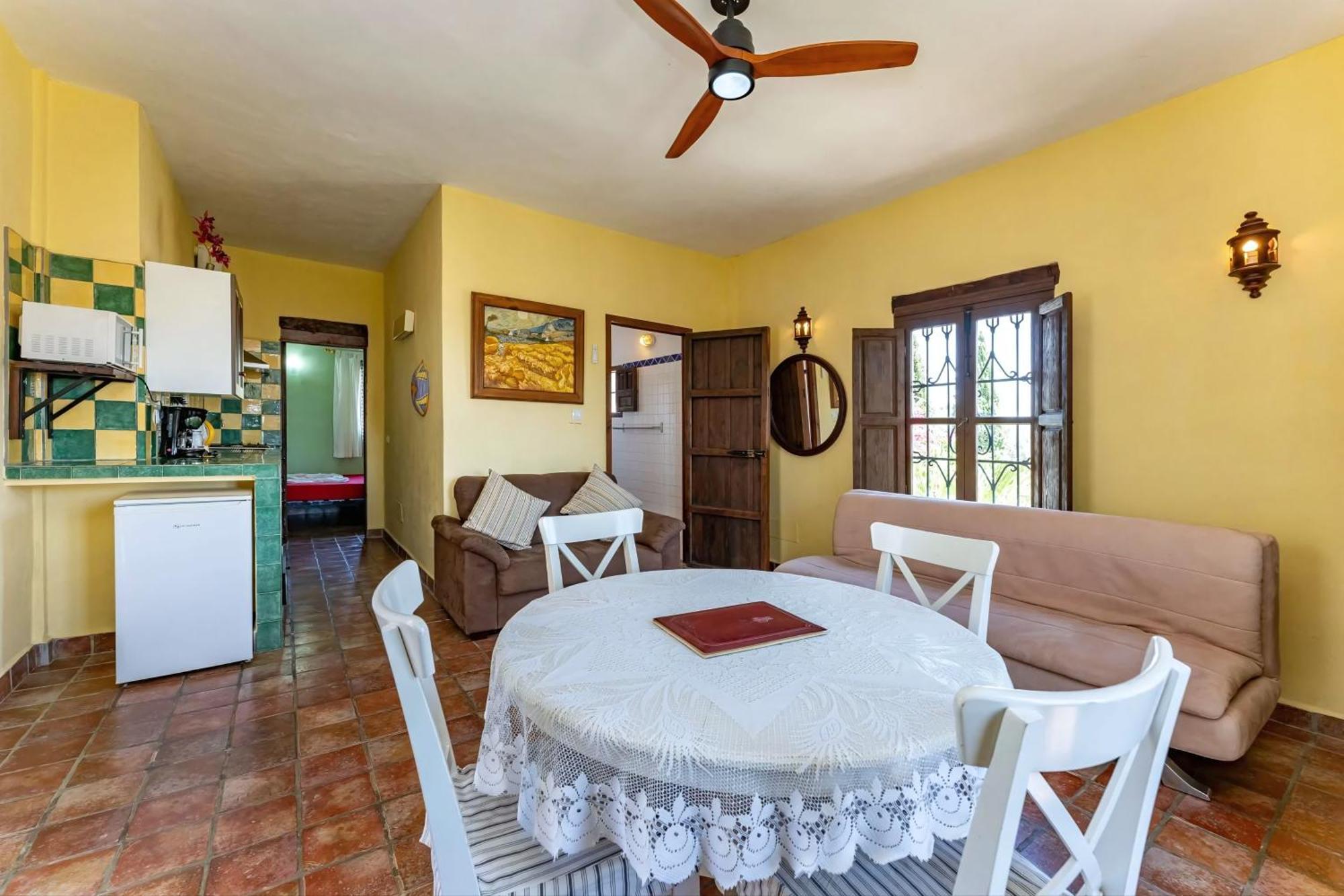Castle Tower Ground Floor Apartment In Rural Holiday Park 'Cezanne' Tolox Eksteriør bilde